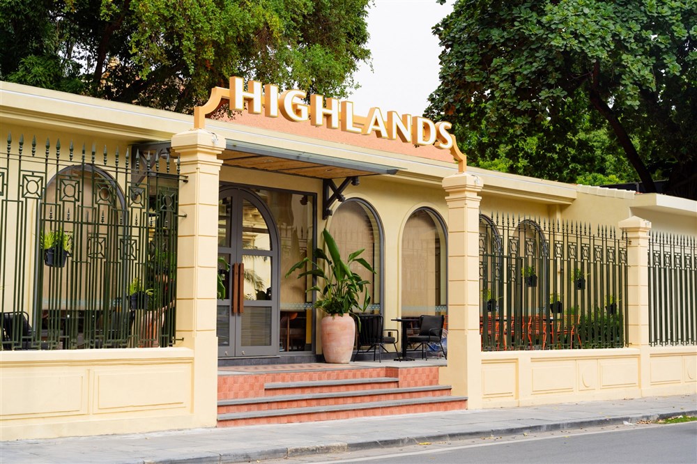 Nhượng Quyền Highland Coffee Có Thành Công Không? Phân Tích Doanh Thu, Lợi Ích Và Rủi Ro cho Nhà Đầu Tư