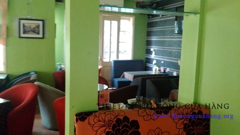 Không gian của quán cũ kỹ không mang lại cảm giác thoải mái cho khách hàng.