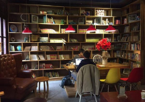 Không gian cafe sách yên tĩnh, thư thái