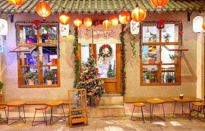 Thiết kế quán cà phê vào mùa Giáng sinh, tạo ấn tượng cho khách hàng
